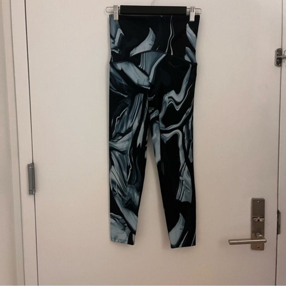 Spanx Booty Boost Active 7/8 Leggings in Marble - Picture 7 of 8